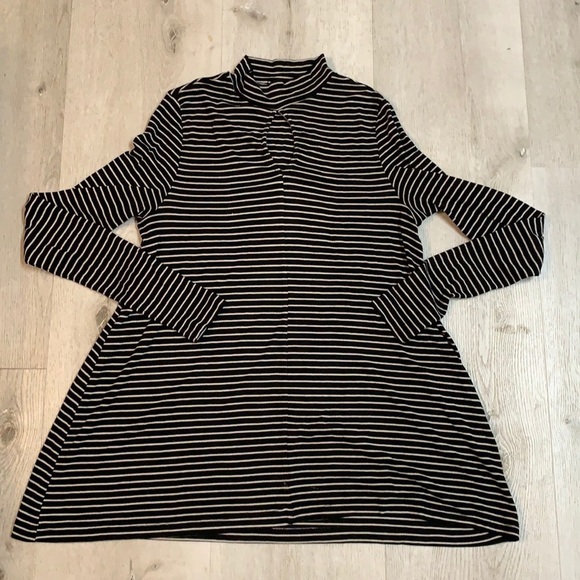 Philosophy Black White‎ Striped Front Key Hole - Picture 2 of 11